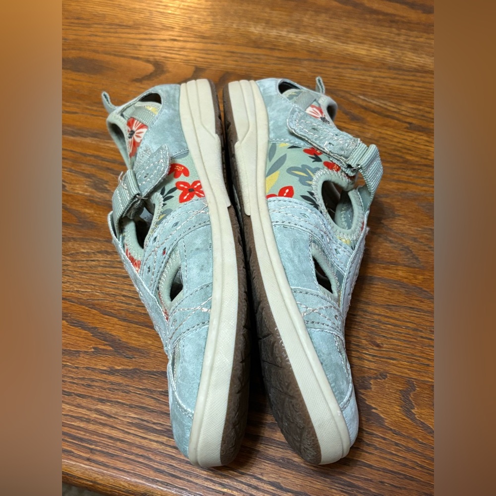 Earth Origins Effie Blue Suede Fisherman Sport Sandals With Floral Accent.Sz 8.5 - Picture 5 of 14